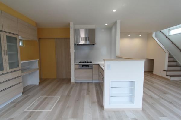 ｌ型キッチン カラークロスが映える家 ｍ様邸のご紹介 前篇 ママの立場で家づくり Nikomama日記 札幌の新築一戸建て注文住宅 不動産土地のホーム企画センター