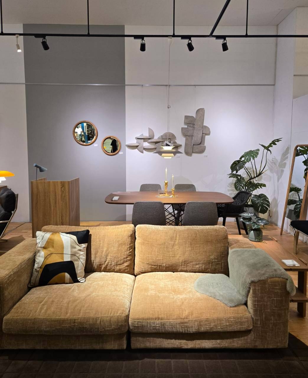 「LIVING HOUSE」訪問レポート